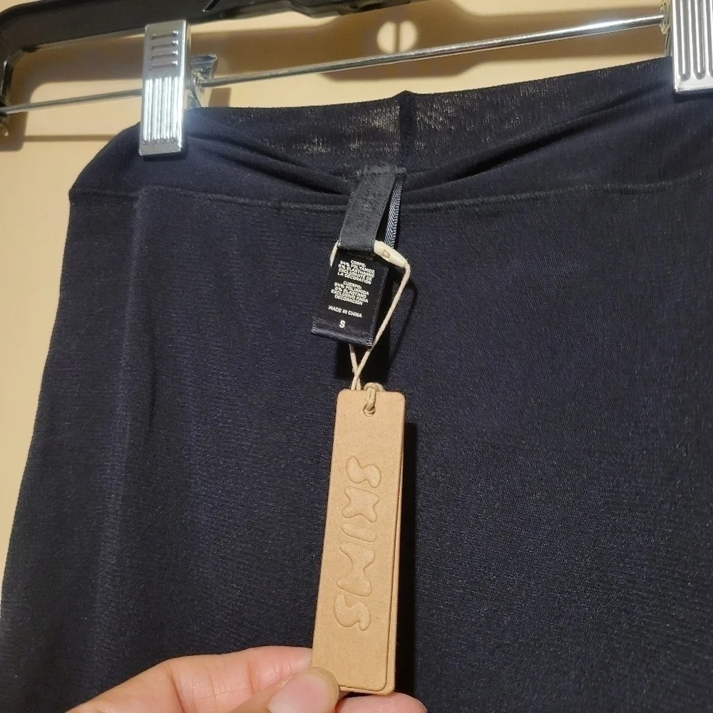 NEW WITH TAGS SKIMS size small .